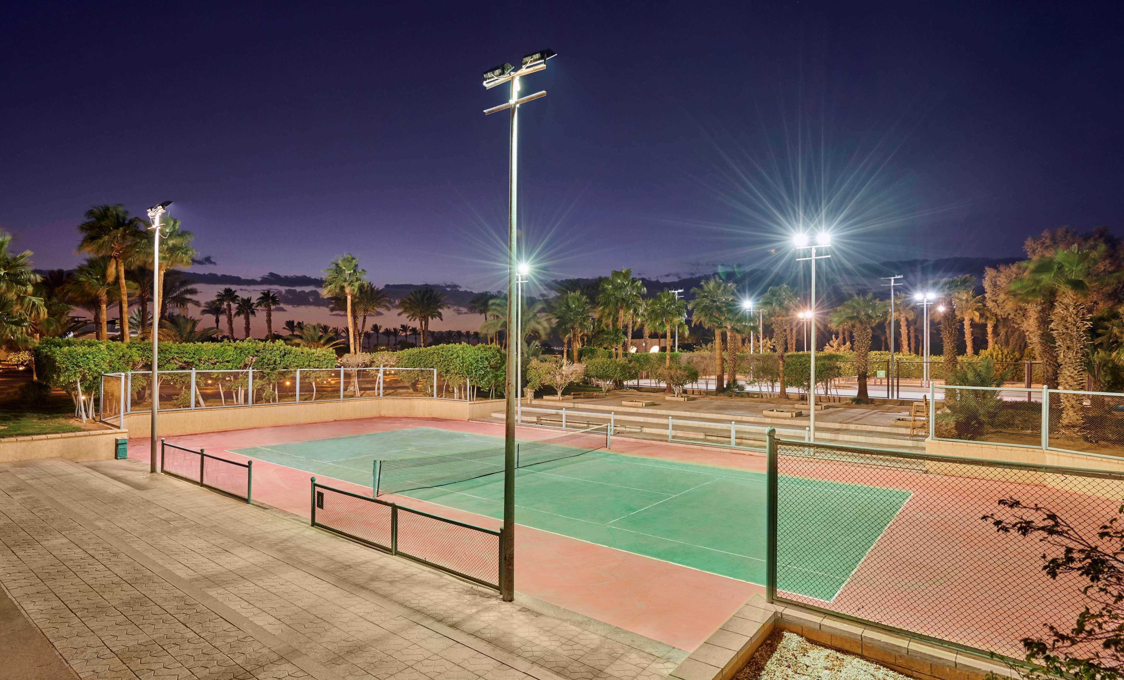 Park Regency Sharm El Sheikh Resort Esterno foto Tennis courts at the resort