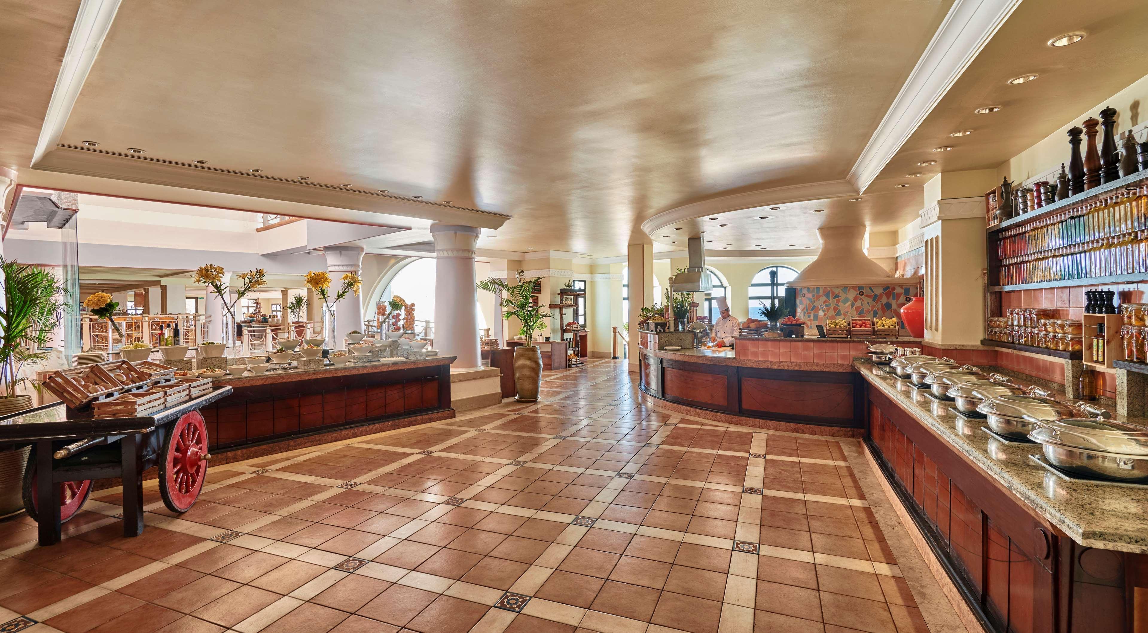 Park Regency Sharm El Sheikh Resort Esterno foto The buffet at the hotel