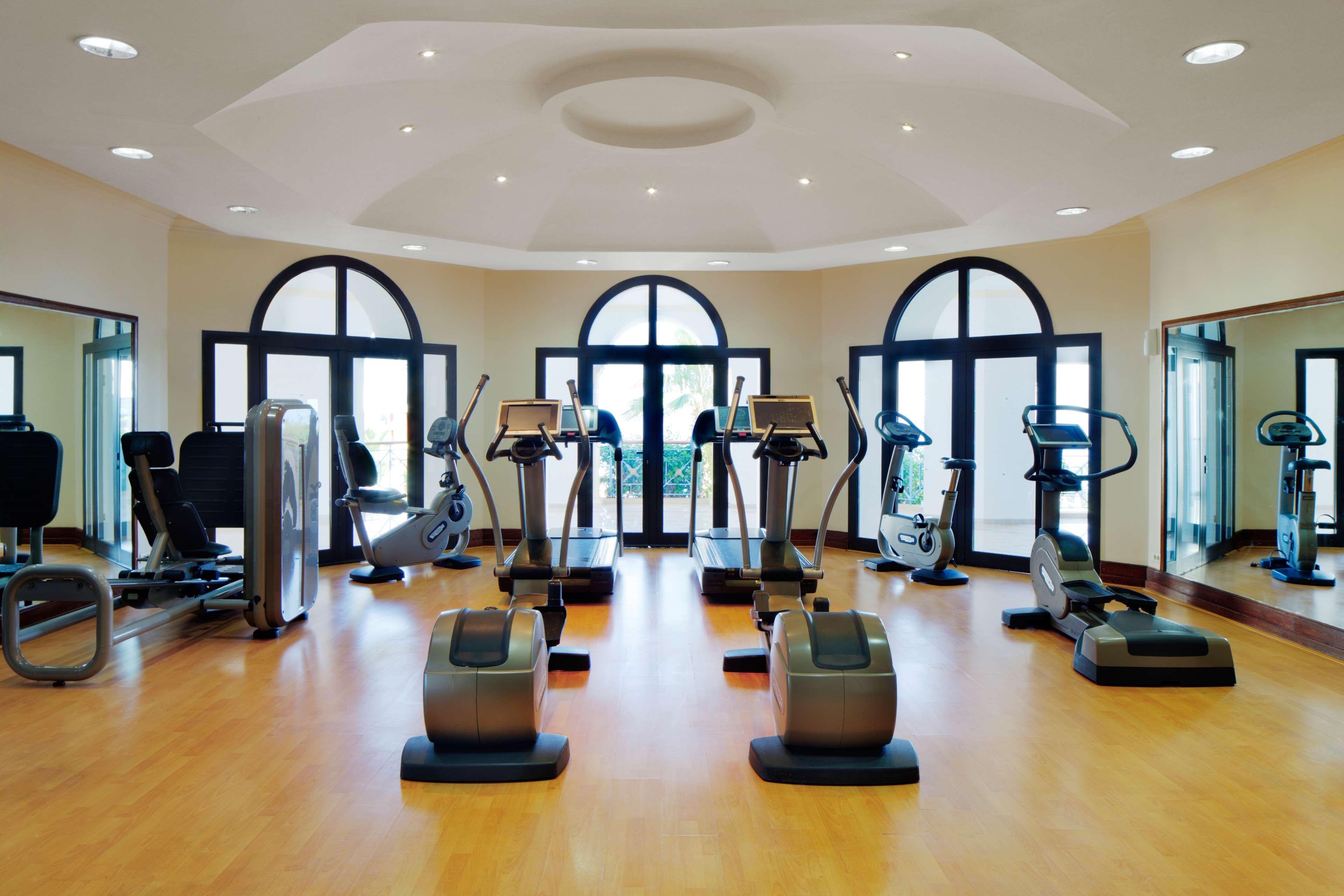 Park Regency Sharm El Sheikh Resort Esterno foto A gym at a hotel