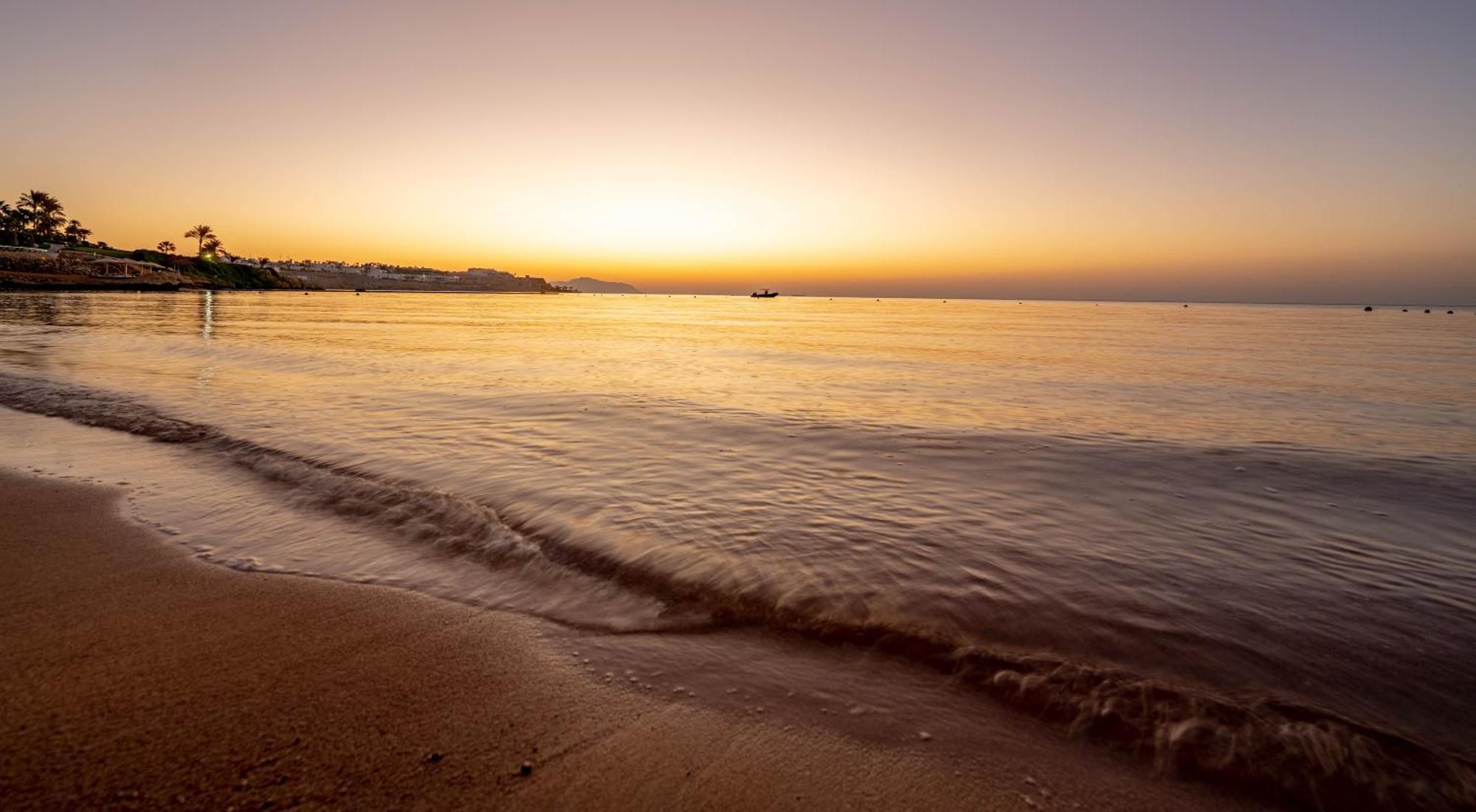 Park Regency Sharm El Sheikh Resort Esterno foto Sunset at the beach